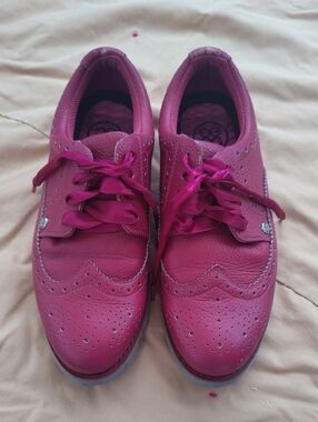 G/FORE Women's Athletic Wingtip Sneakers in Fuchsia
